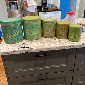 Ballonoff vintage tin cans